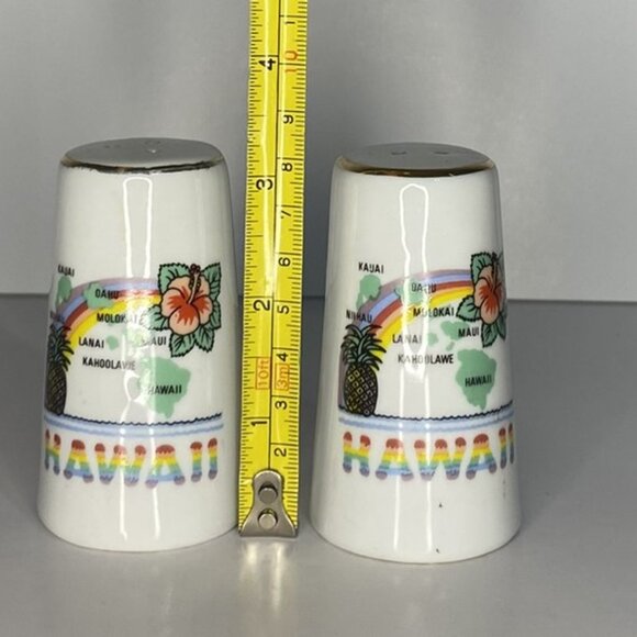 Map of Hawaiian Island Salt & Pepper Shakers - Picture 3 of 5